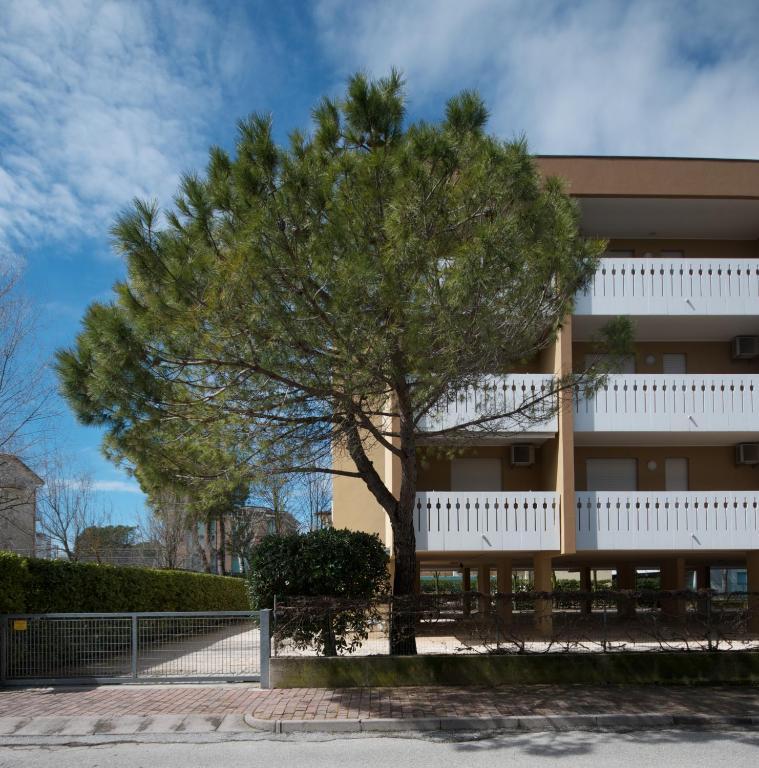 Condominio Lavinia Бибионе Экстерьер фото